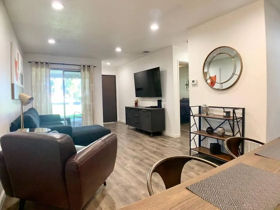Perfect Palm Springs Pied-A-Terre 아파트