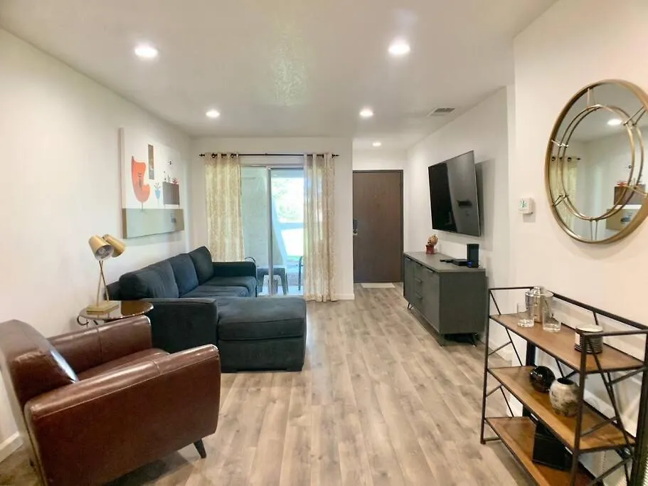 Perfect Palm Springs Pied-A-Terre 아파트